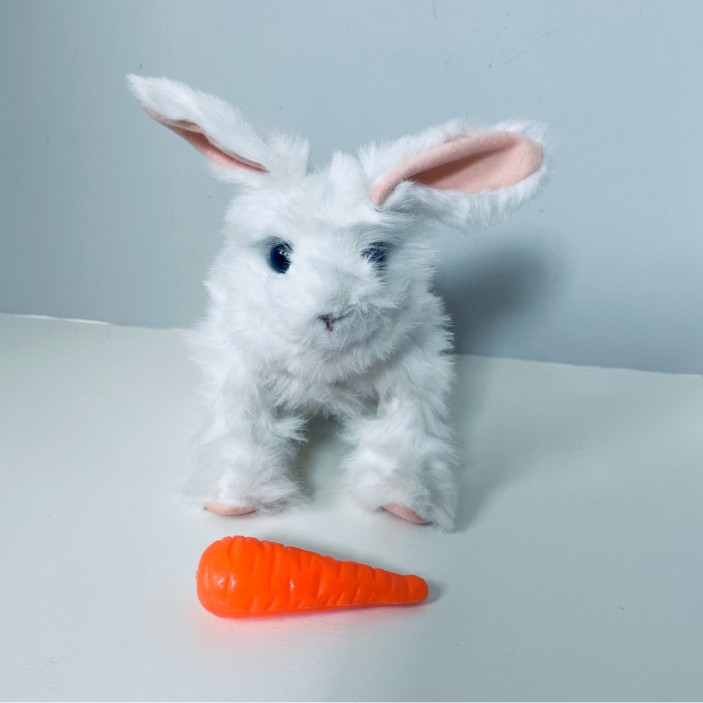 Hasbro Fur Real Friends 2011 Hop N Cuddle White Bunny Rabbit w Carrot *Tested*